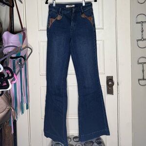 Trouser denim with brown leather pocket accents